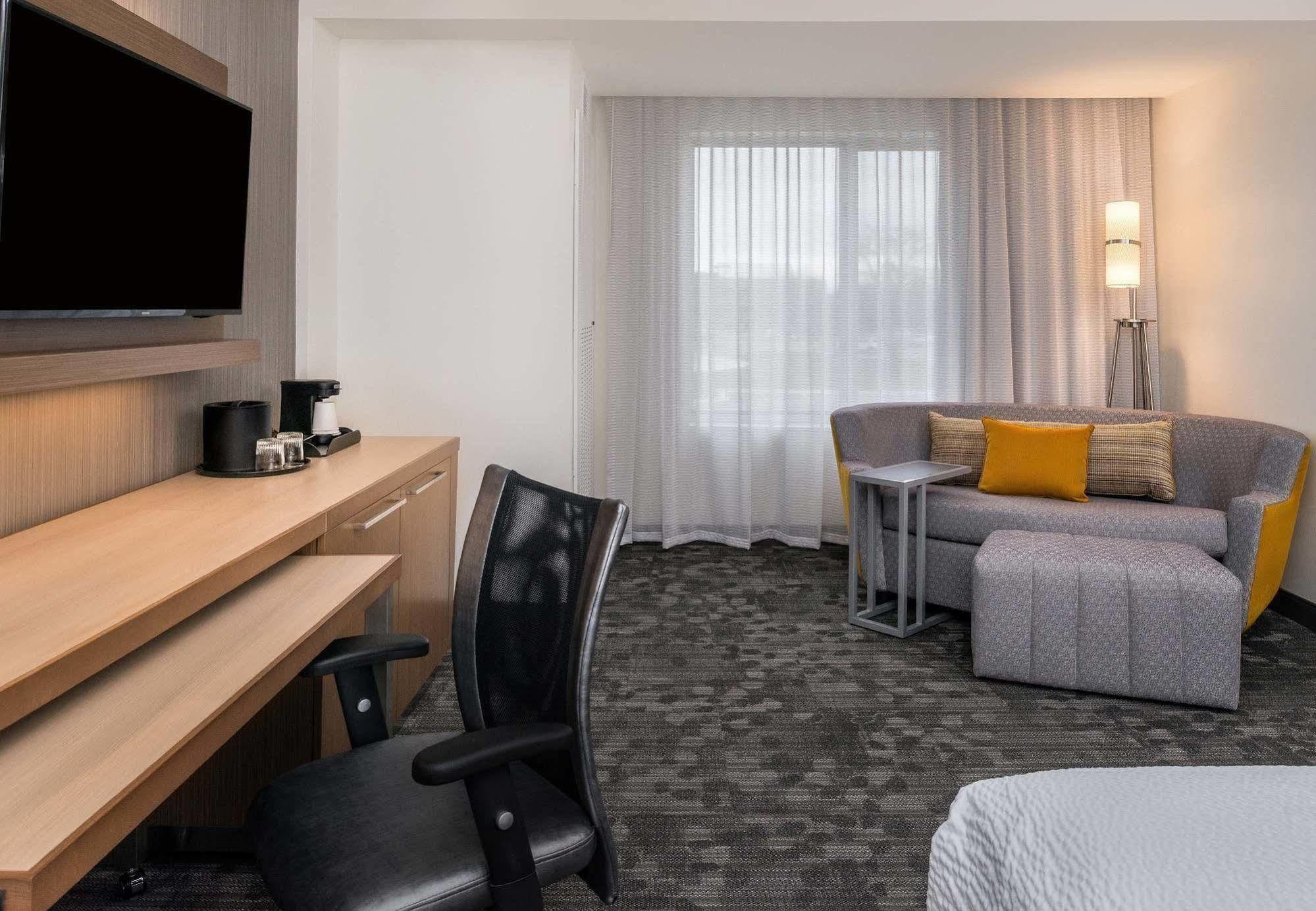 Courtyard By Marriott Detroit Farmington Ξενοδοχείο Farmington Hills Εξωτερικό φωτογραφία