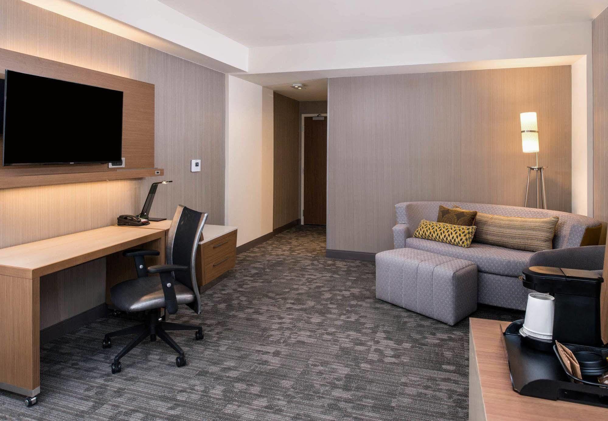 Courtyard By Marriott Detroit Farmington Ξενοδοχείο Farmington Hills Εξωτερικό φωτογραφία